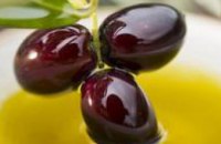Перед загаром лучше всего наносить на кожу оливковое, персиковое или ореховые масла, - эксперт