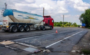 На Днепропетровщине запретили движение грузовиков: причины