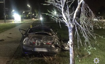 В Днепре на Набережной Заводской Alfa Romeo вылетел на обочину: погибли 2 женщины (ФОТО)