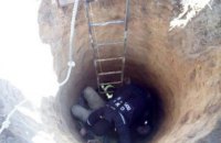 В Киевской области мужчина упал на дно канализационного колодца (ФОТО)