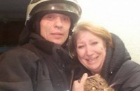 В Днепре спасатели спасли кота, застрявшего между кирпичных стен в жилом доме (ФОТО)
