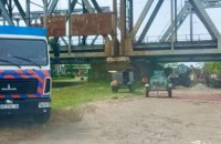 Комунальники Дніпра працюють із самого ранку, щоб відновити водопостачання: роботи тривають