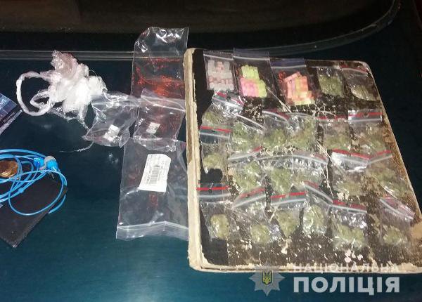 На Днепропетровщине задержали 14 человек с наркотиками и оружием