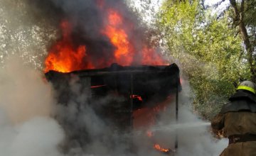 В Днепропетровской области спасатели около часа тушили пожар в гараже