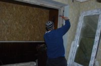 Нові вікна, полагоджена покрівля: у Дніпрі продовжують ремонтувати багатоквартирні будинки, постраждалі від ракетного удару