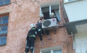 В Ровно 97-летняя пенсионерка выпала из окна 4-го этажа (ВИДЕО)