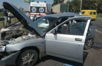 В Киеве столкнулись ВАЗ и грузовик МАN: пассажирку извлекали с помощью спецсредств (ФОТО)
