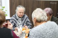 Гарячі обіди безкоштовно: у Дніпрі вразливі категорії населення та ВПО отримують допомогу від міста 