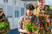 В днепропетровском модульном городке для переселенцев высадили долгожданную зеленую зону