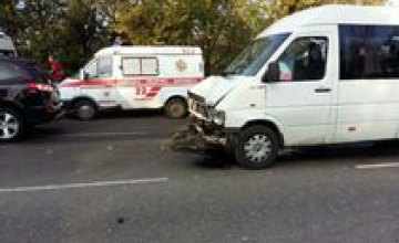 В Кривом Роге столкнулись 4 авто и маршрутка: 9 пострадавших
