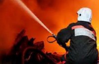 В Днепропетровске во время пожара на складе погибли два человека