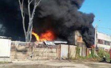 В Киевской области горит «Институт стекловолокна» (ВИДЕО)