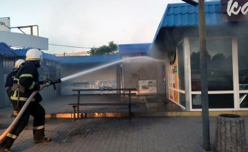 4 холодильника, кондиционер и телевизор: на Днепропетровщине сгорел торговый павильон