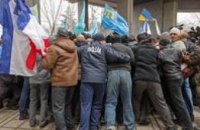 Турчинов поручил силовикам принять меры для наказания захватчиков админзданий в Крыму