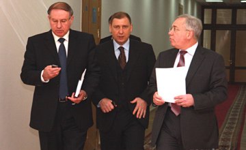 Глава Днепропетровской облгосадминистрации и облсовета подписали договор «О сотрудничестве» с землячествами