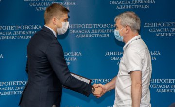 В Днепропетровской ОГА вручили награды и памятные подарки медикам региона