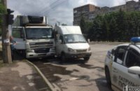 В Кривом Роге произошло ДТП с участием грузовика и маршрутки: пострадал пассажир