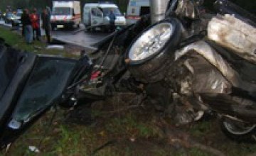 В Киеве BMW въехал в электроопору: 5 человек погибли на месте