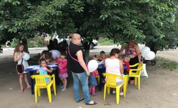 Как проходила акция «Життя очима дитини» во дворе по ул. Данила Нечая, 6 (ФОТО)