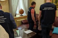 В Киеве чиновник требовал две тысячи долларов за снятие ареста с нескольких квартир