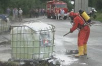 В Днепропетровске на дороге разлилось 1,5 т соляной кислоты