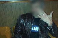  На Днепропетровщине мужчина в ответ на замечания полицейского бросил него окурок (ФОТО)