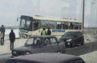 На Новом мосту пассажирский автобус попал в ДТП