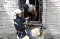 На Днепропетровщине девочка застряла в оконной решетке (ФОТО)