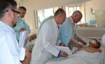Днепропетровцы активно помогают раненым военным во время проведения АТО