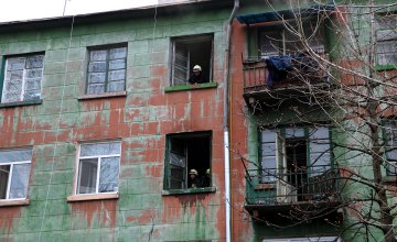 В Днепре 18 человек тушили пожар в квартире жилого дома
