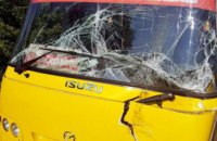 Под Харьковом грузовик протаранил пассажирский автобус: есть пострадавшие (ФОТО)