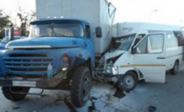 ДТП в Одессе: из-за столкновения трех авто травмированы 6 человек (ФОТО)