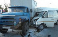 ДТП в Одессе: из-за столкновения трех авто травмированы 6 человек (ФОТО)