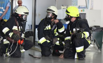 В Днепре спасатели провели учения в аэропорту