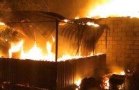 На Днепропетровщине ликвидировали пожар в дачном доме: огнем уничтожены вещи домашнего обихода и внутренняя облицовка стен