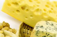 Двое иностранцев продавали днепропетровцам сыр из молока больных коров