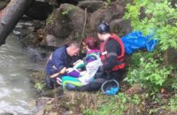 В Ивано – Франковской области автомобиль с туристами упал в реку Черемош: трое человек погибли