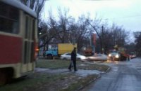 В Днепре на пр. Пушкина трамвай сошел с рельс (ФОТО)