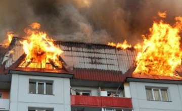 В Днепропетровской области горел двухэтажный жилой дом