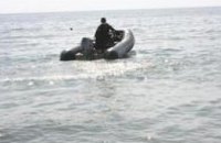 В Запорожской области двух мужчин на надувной лотке ветром  отнесло в открытое море 