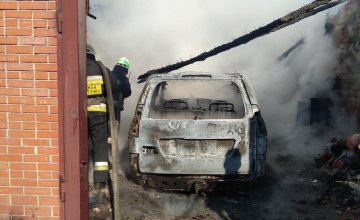 Под Днепром во время пожара в гараже сгорел джип