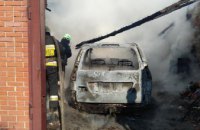 Под Днепром во время пожара в гараже сгорел джип