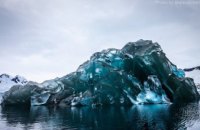 В Антарктиде сделано редкое фото перевернутого айсберга (ФОТО)