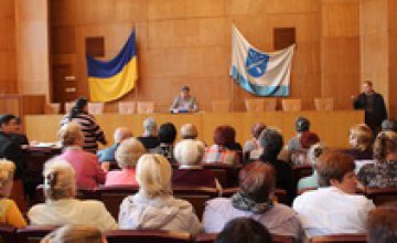 В Жовтневом районе Днепропетровска попытки городской власти принять решение о реформировании ЖКХ провалились 