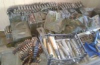 В Мариуполе СБУ задержала 17 человек с арсеналом оружия