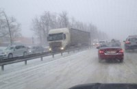 Ситуация на дорогах Днепропетровщины в связи с непогодой: дорожные службы работают в усиленном режиме