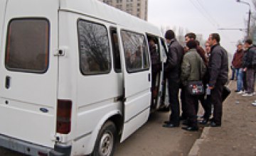 Жители Днепропетровска готовы доплачивать за возможность ехать сидя в маршрутке
