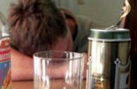 Каждый девятый житель Днепропетровской области насмерть травится алкоголем
