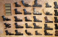 Изъят «Томпсон», боеприпасы и 70 единиц холодного оружия: на Днепропетровщине разоблачена преступная группировка по сбыту оружия