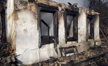 В Днепре дотла сгорел жилой дом (ФОТО)